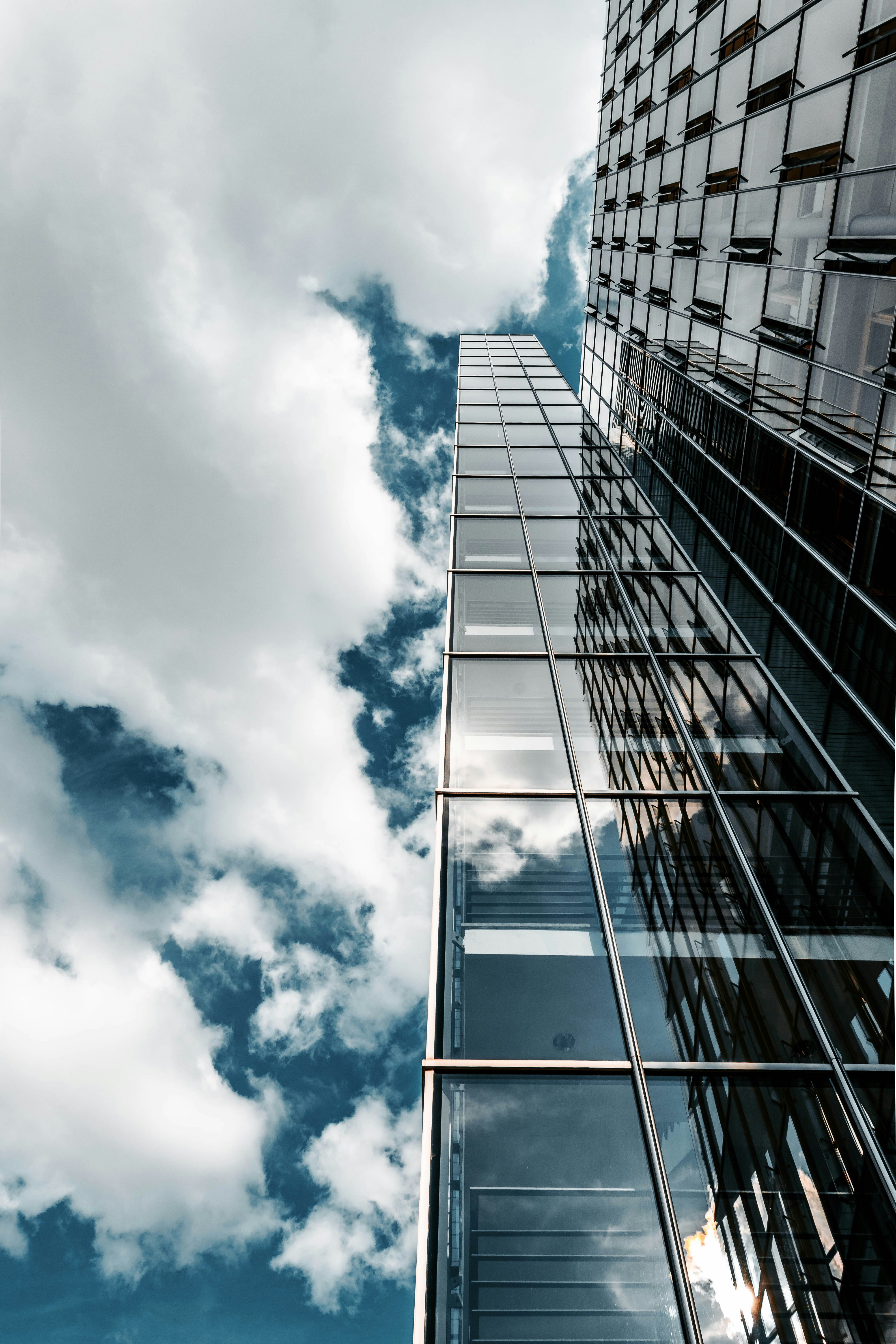 BluWave Receives $14 Million Strategic Growth Investment led by Highmount Capital to Scale Market Network Platform for Private Equity Services